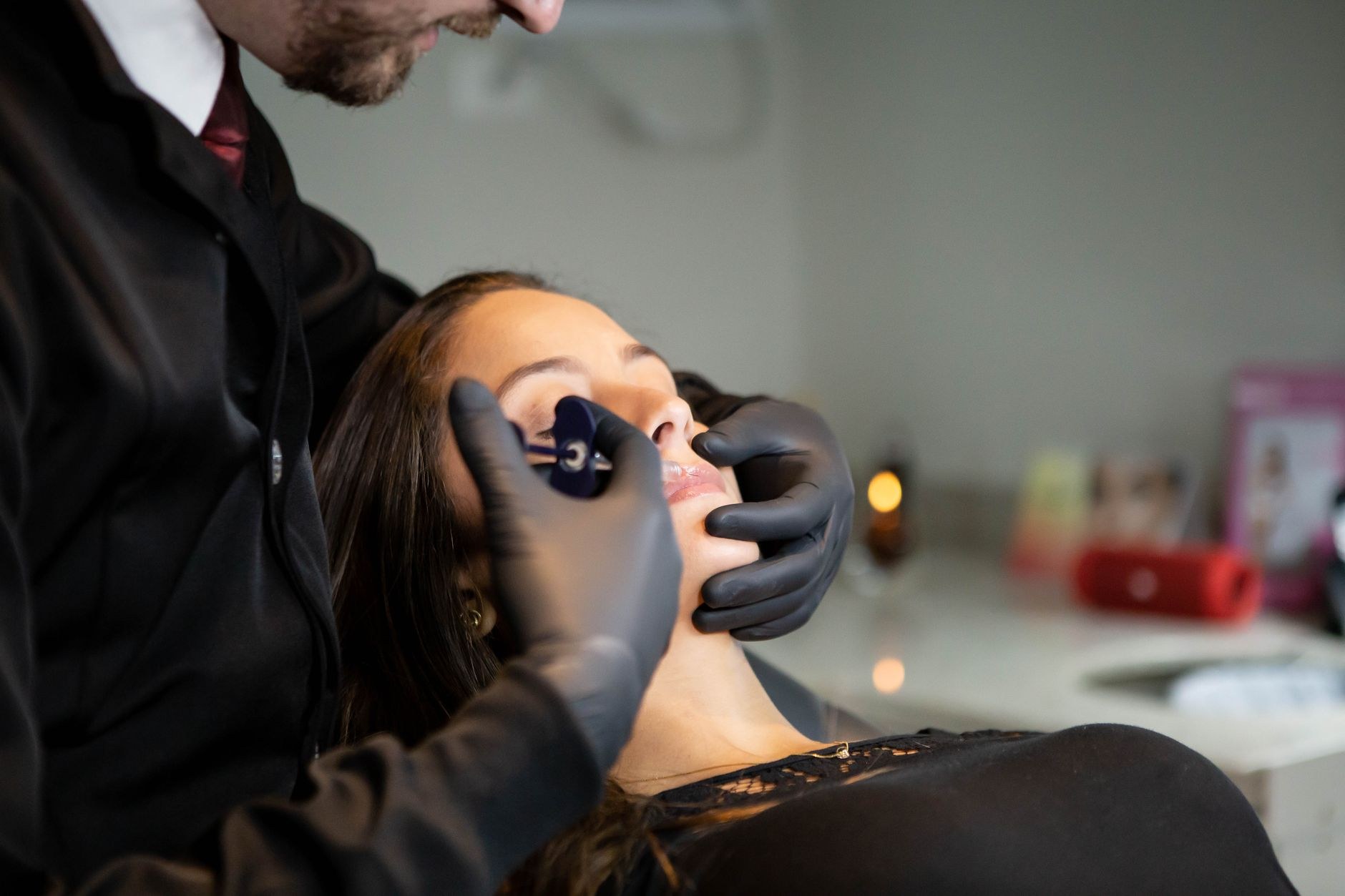 Detailed brow and lash grooming treatment